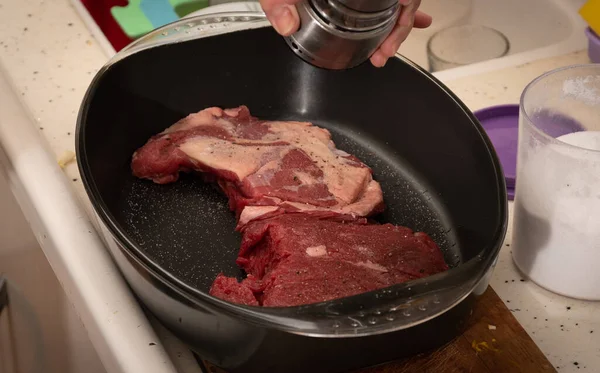 Seasoning Raw Meat Cooking — Stock Photo, Image