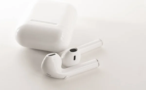 Genéricos Wireless Earphone White Color — Fotografia de Stock