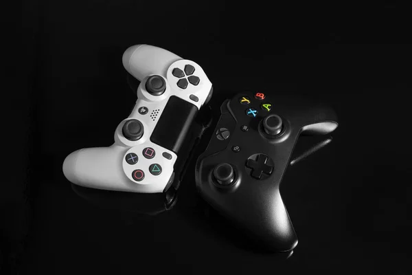 Σάο Πάολο Βραζιλία 2020 Xbox One Και Playstation Game Controllers — Φωτογραφία Αρχείου