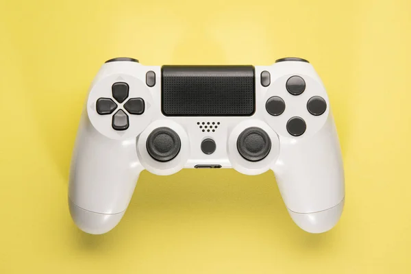 White Game Controller Žlutém Pozadí — Stock fotografie