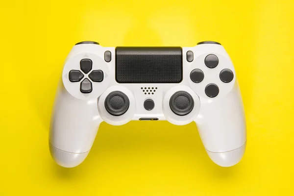 Білий Ігровий Контролер Жовтому Тлі — стокове фото