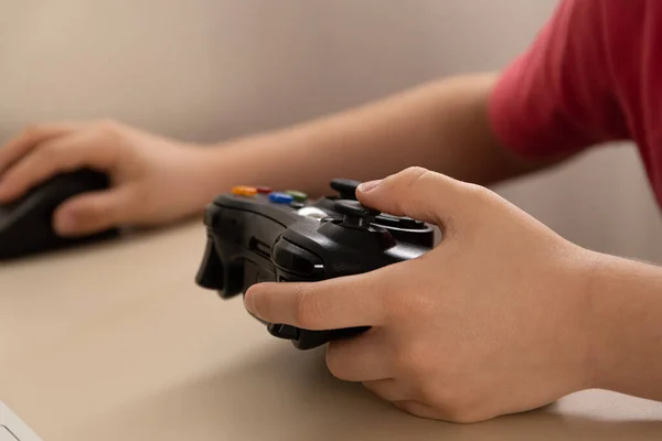 Boy Playing Game Computer Sao Paulo Brazil 2020 — стоковое фото