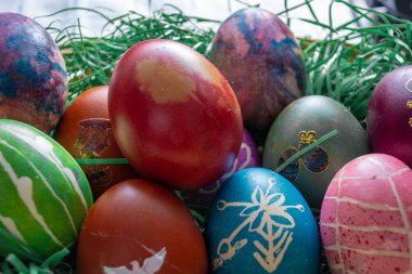 Küçük sepette yumurta