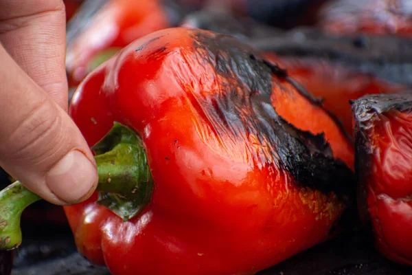Geleneksel Bir Sırp Yemeği Olan Ayvar Yapmak Için Odun Ateşinde Telifsiz Stok Imajlar