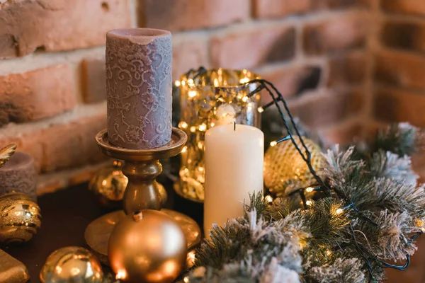 Vela Decoração Natal Dourado Com Fundo Tijolo — Fotografia de Stock