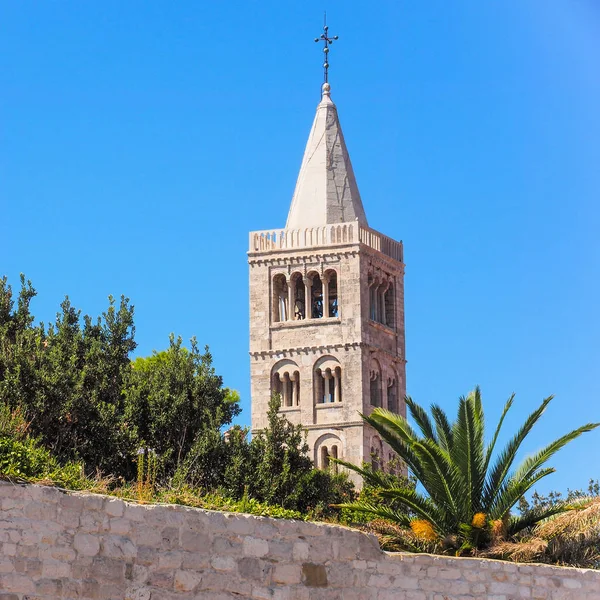 クロアチアでタワーの聖マリア教会を鐘します — ストック写真