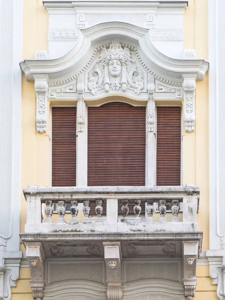 Venster Balkon Een Kroatische Oud Gebouw — Stockfoto