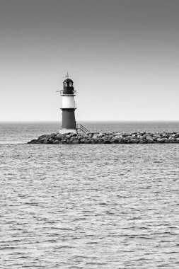 Rostock Warnemuende Doğu parkında tek renkli fener