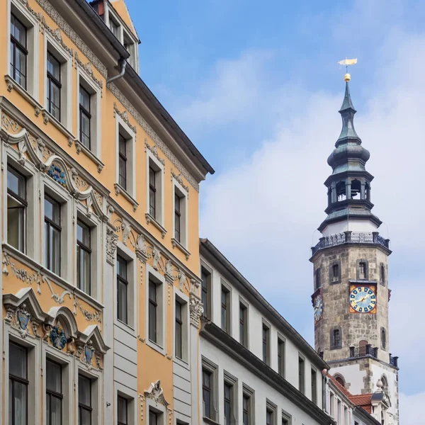 市庁舎を背景にした旧市街の歴史的建造物 ザクセン ドイツ — ストック写真