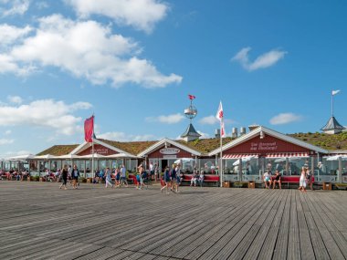 Sankt Peter-Ording / Holstein-Holstein / Almanya - 2019 / 08 / 03: Gosch Sylt restoran zincirinin şubesi