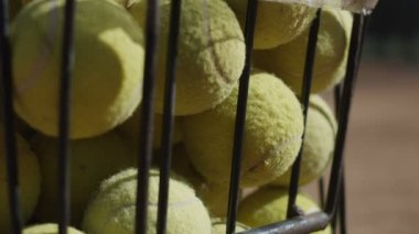 Tel kova tenis topları tam