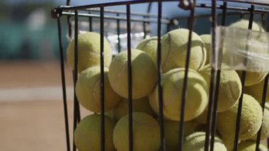 Tel kova tenis topları tam