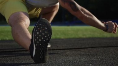 Sahada germe kırpma atlet