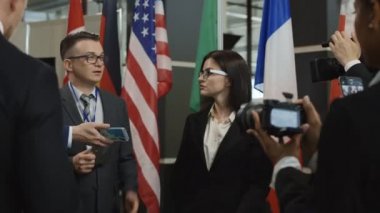 Röportaj sonra uygunsuz soru bırakarak politik kadın