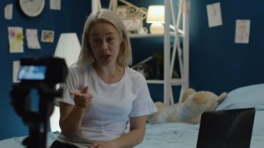 Yetişkin kadın için sosyal ağ video yapma