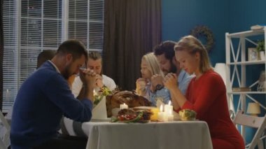 Şükran günü kutlama dua arkadaş grubu