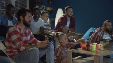 Farklı insanlar video oyunu ile eğlenceli