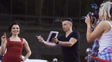 Selfie fan ile alarak ünlü kadın