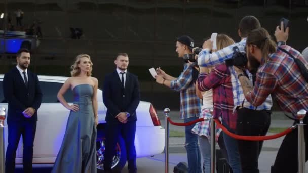 Joyeux célébrité sur le tapis rouge — Video