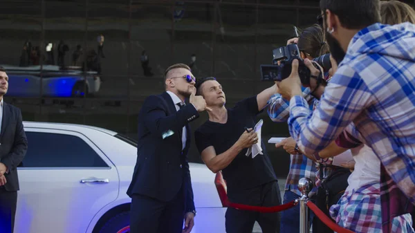 Actor posing for photographers on red carpet — Stock Photo, Image