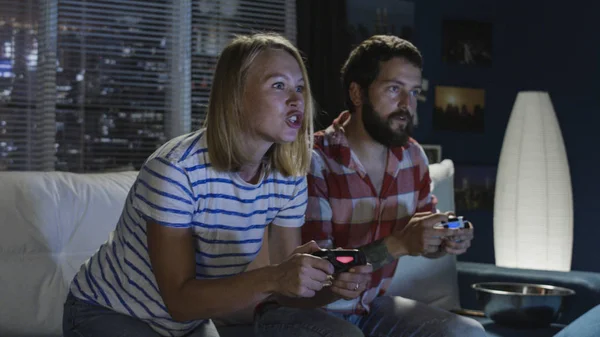 Expressive couple playing videogame at home — Stock Photo, Image