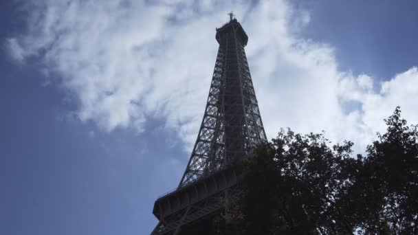 View of Eiffel Tower under blue sky — Stock Video