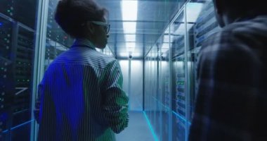 Etnik bu uzmanları ile sunucu odası tablet