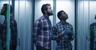 Çeşitli bu uzmanları ile sunucu odası tablet