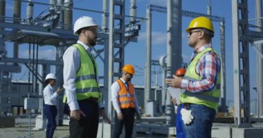 Elektrik işçilerin bir grup