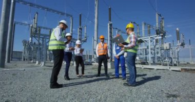 Elektrik işçilerin bir grup