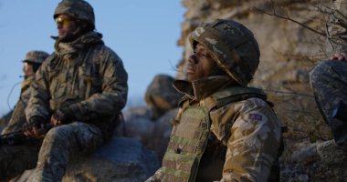 Afrika kökenli Amerikalı asker dalıp gitmişim