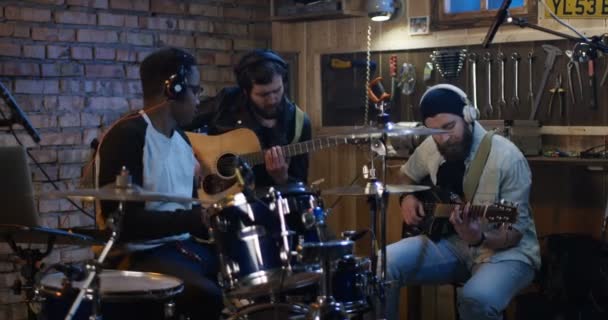 Young musicians rehearsing in garage — Stock Video