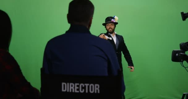 Fotografía Cámara Lenta Director Viendo Actor Interpretando Personaje Enojado — Vídeo de stock