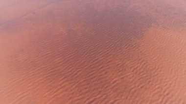 Sandbars ile uzak deniz kıyısı