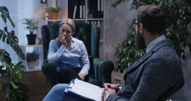 genç kadın psikolog için söz