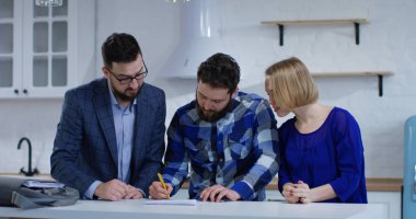 Koca karısıyla özelliği sözleşme imzalama