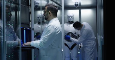 Robot denetimlere test mühendisleri