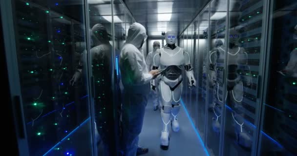 Essais des ingénieurs sur les commandes robotisées au laboratoire 