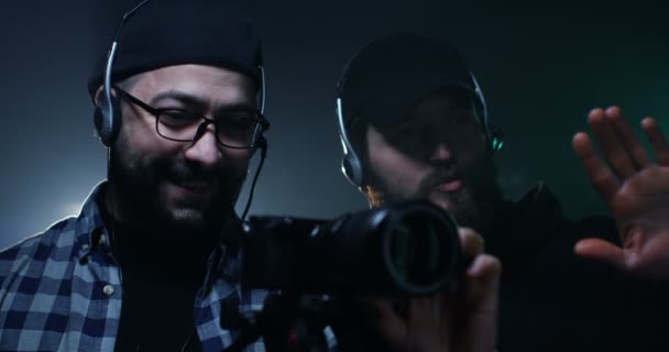 A jelenet lövés fiatal rendezők — Stock videók
