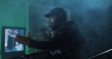 Set çekim on takım azar film yönetmeni