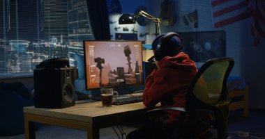 Mars Rover hareketini seyreden çocuk