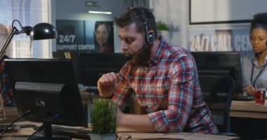 Çağrı merkezinde bağıran adam