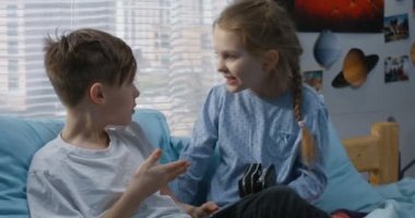 Çocuk ve kız online alışveriş