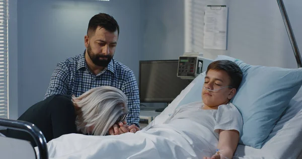 Teenager boy lying in hospital — Stock Photo, Image