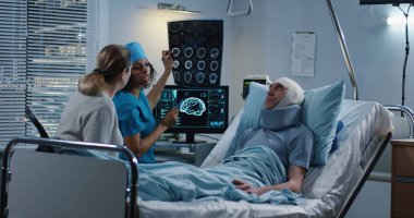 Doktor hasta göreceli tanısı tartışıyor