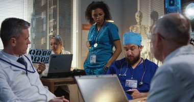 bir toplantı mı doktorlar