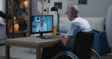 Engelli adam doktor ile görüntülü sohbet