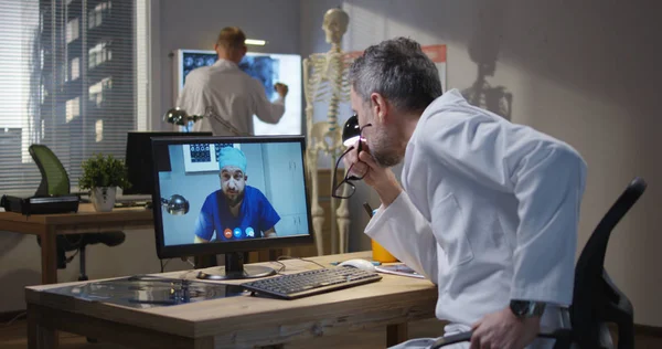 Doctors having video call — Stock Photo, Image