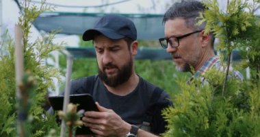 Bahçıvanlar bitki muayene