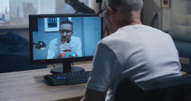 Engelli adam doktor ile görüntülü sohbet